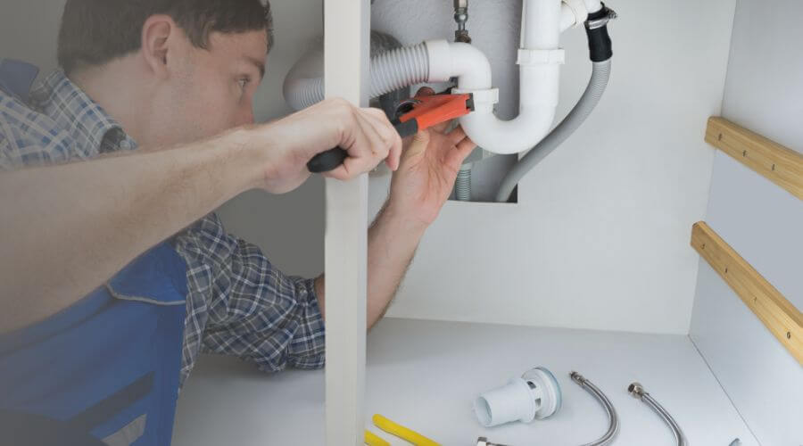 Expert burst pipe repair services in Earl Park, IN